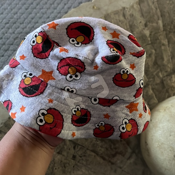 Elmo hat - Picture 2 of 3